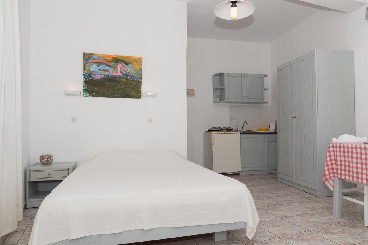 Captain Manos Studio Apartments Grikos Bay  Exterior foto